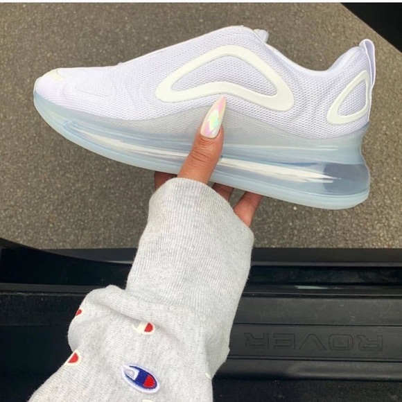 Nike air max 720 triple white sneakers NWT Nike air max 720 triple white sneakers NWT